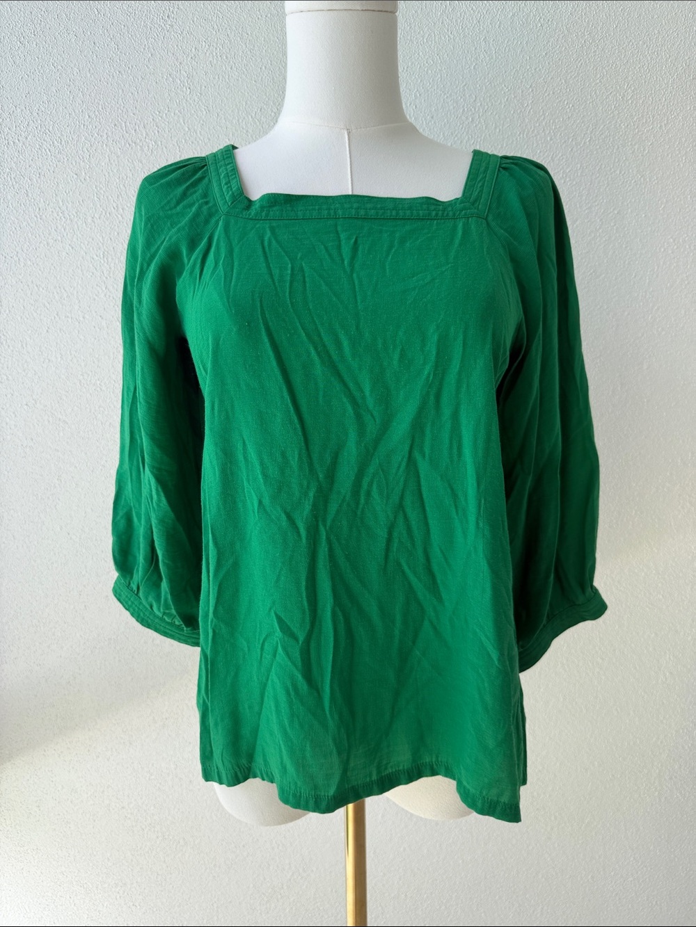 EUC, XSP, gorgeous Kelly green square neck blouse with 3/4 sleeves with button